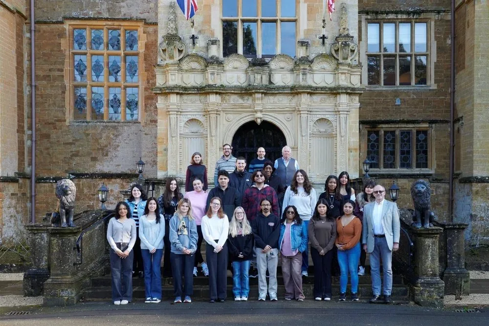 A cohort of students gathered on the Abbey steps between the stone lions
